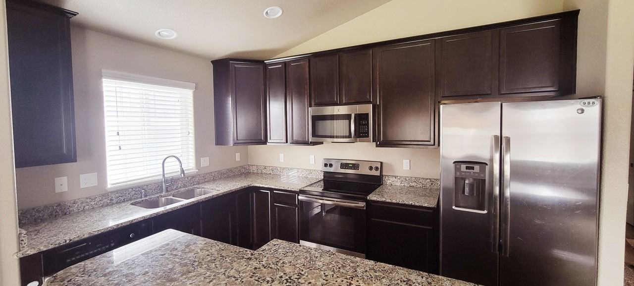 6729 Kearsarge Drive - Photo 5 of 33