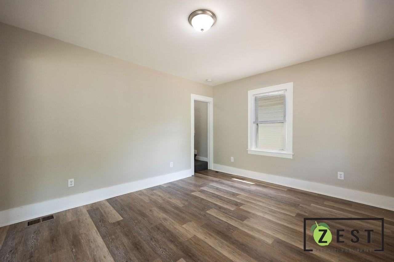 7243 Maxwell Ave - Photo 2 of 20