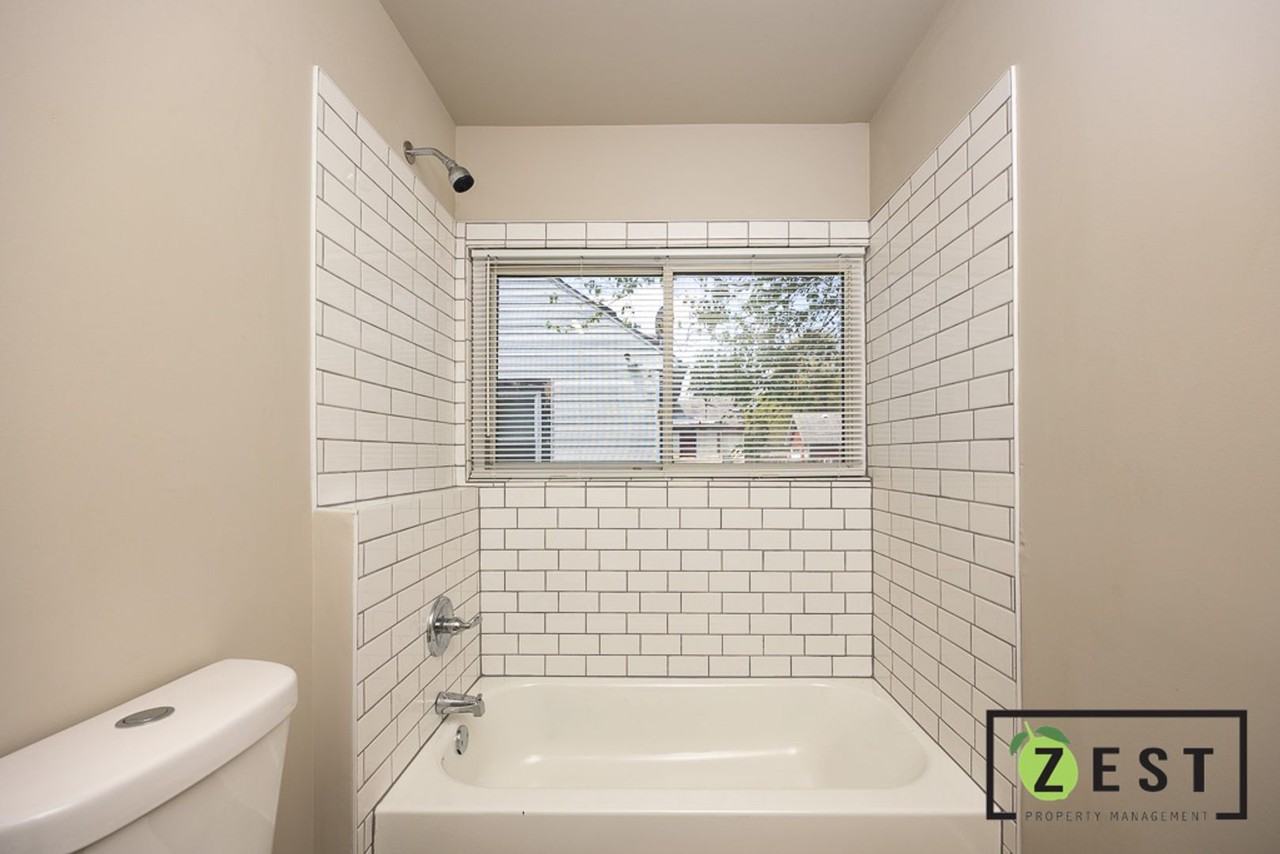 7243 Maxwell Ave - Photo 6 of 20