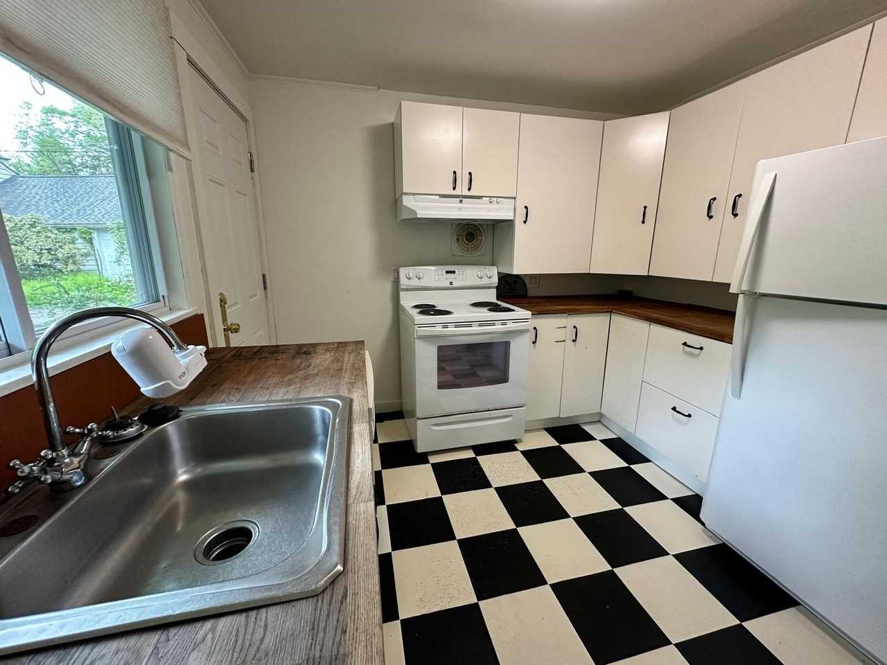 1350 Parker St - Photo 3 of 9