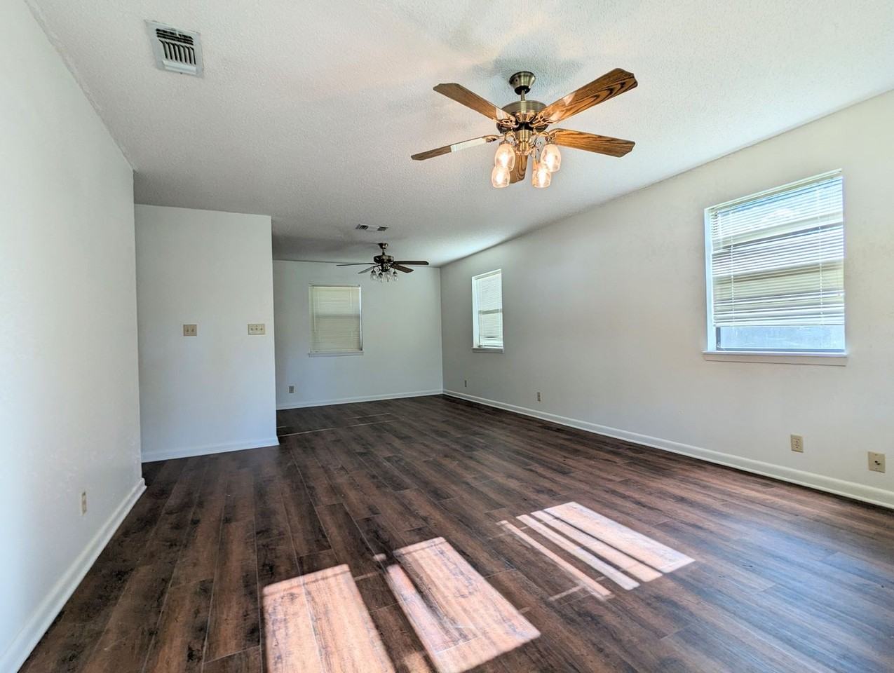 11821 W 7th St - Photo 2 of 12