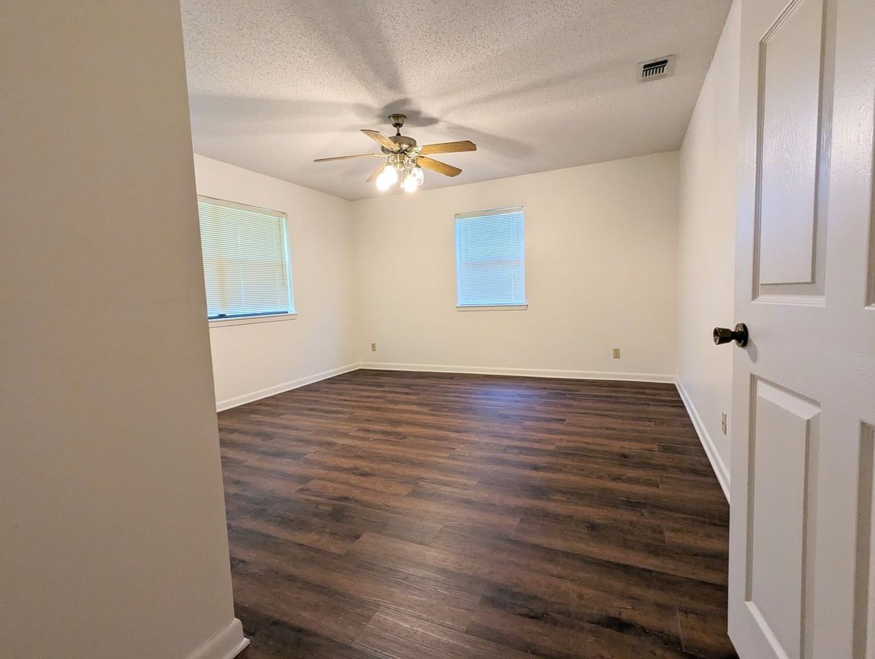 11821 W 7th St - Photo 6 of 12