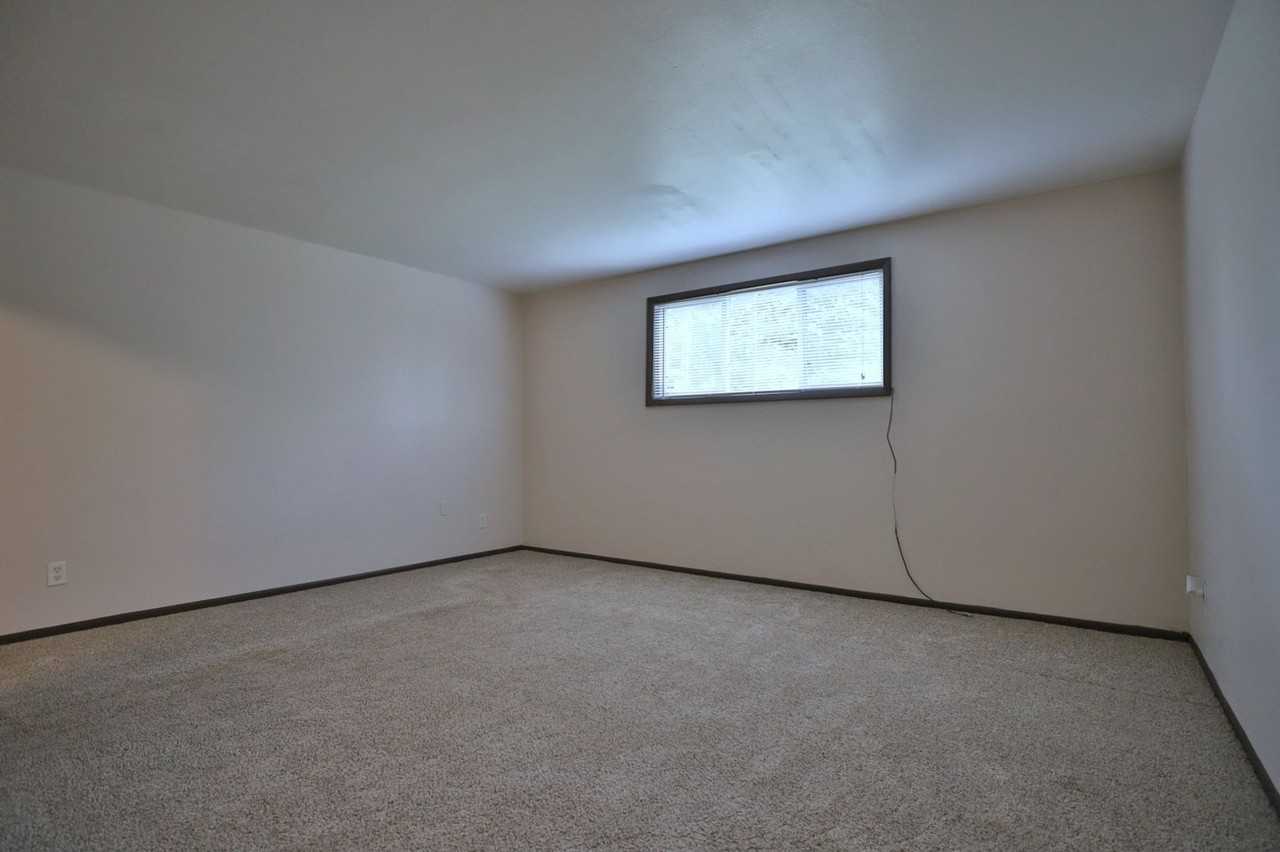 Crestwood Apartment - Photo 5 of 15