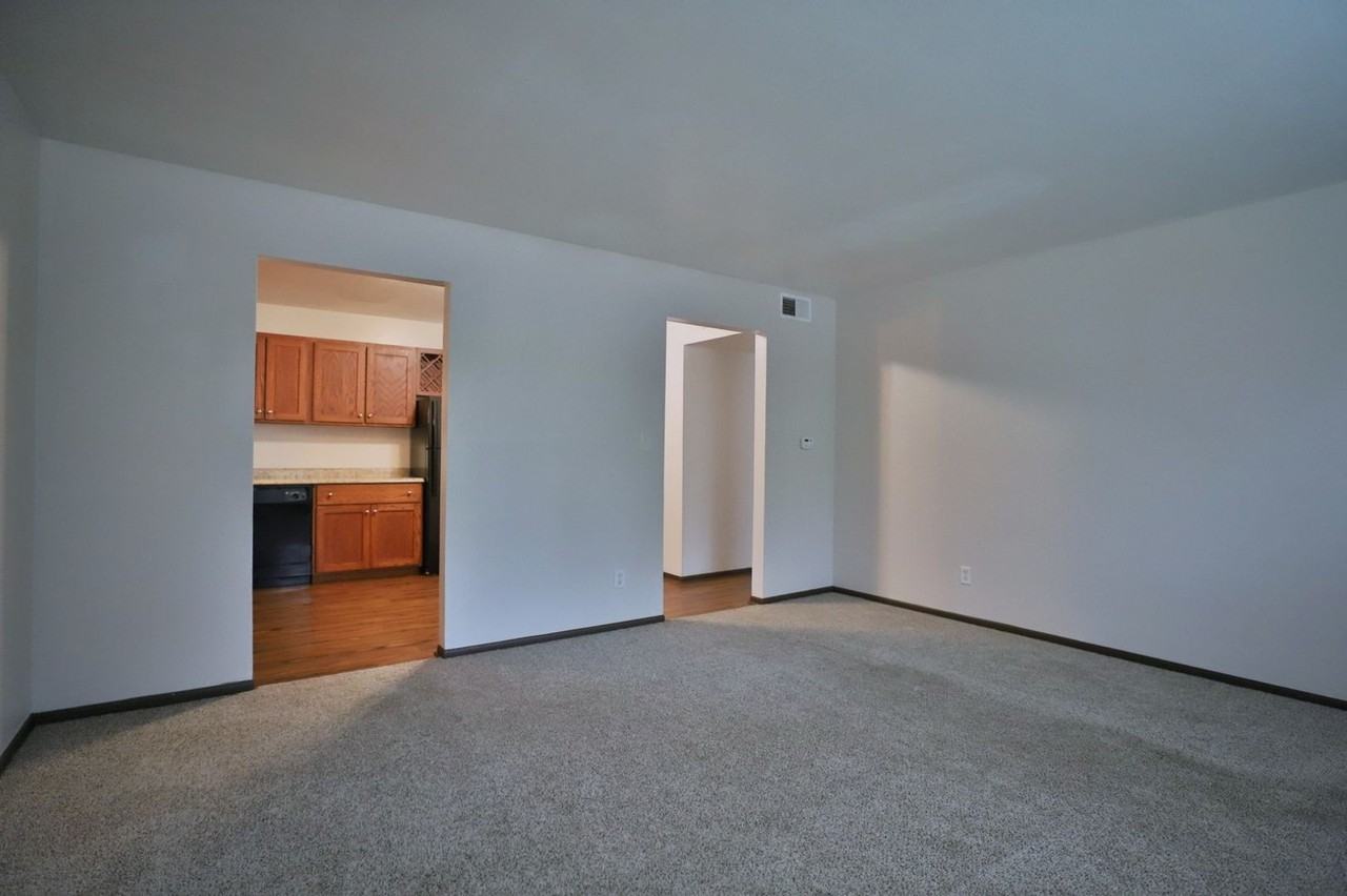 Crestwood Apartment - Photo 6 of 15