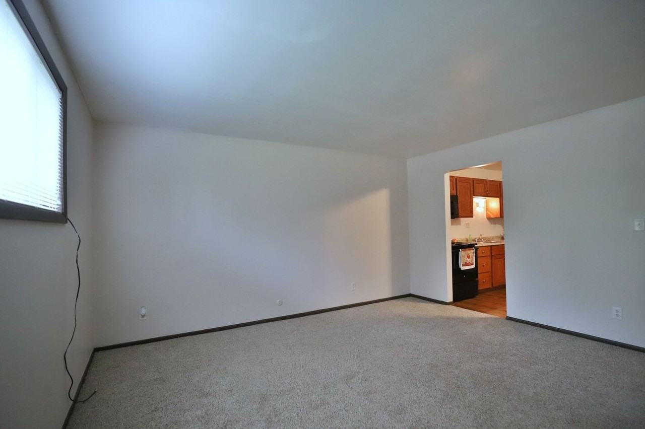Crestwood Apartment - Photo 7 of 15