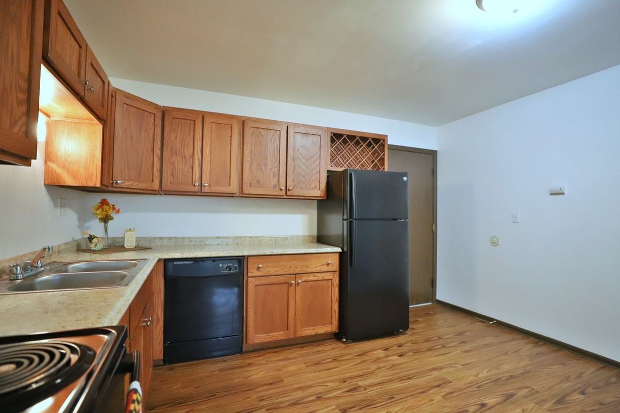 Crestwood Apartment - Photo 3 of 15