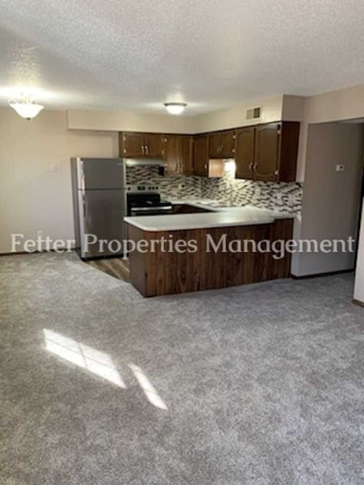 Colonial Court Apartments - CCA - Photo 2 of 17