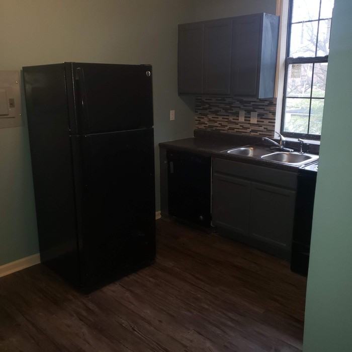 412 N Montgomery St #202 - Photo 3 of 17