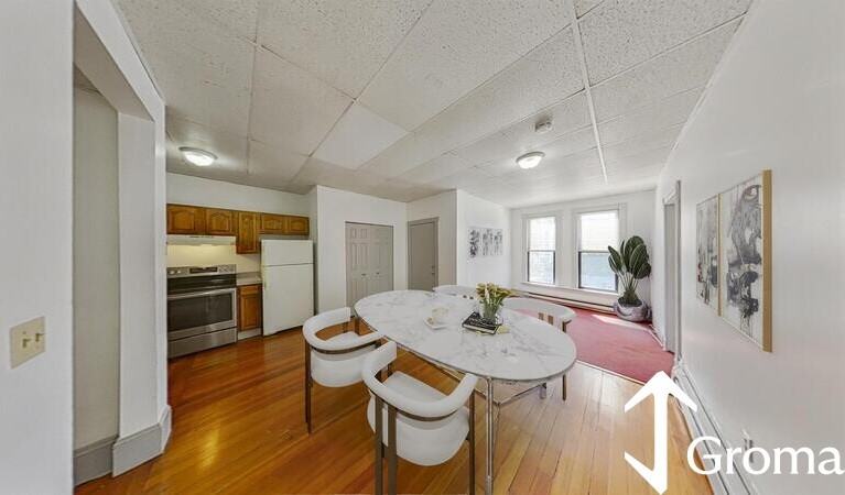 1540 Tremont St #3R - Photo 3 of 8