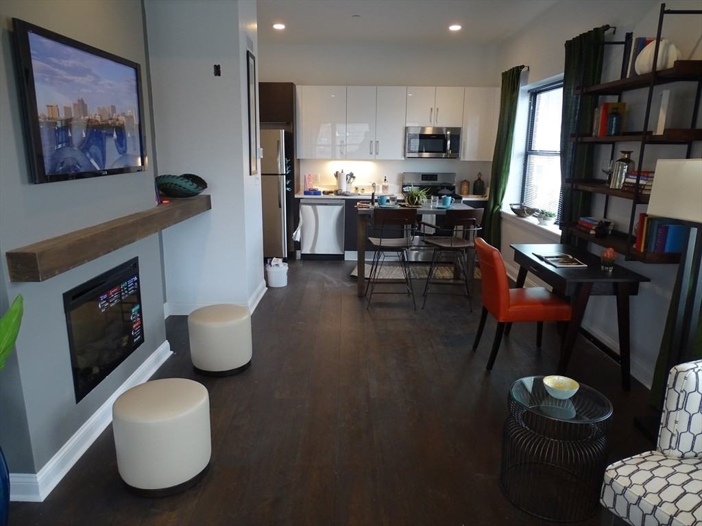 61 Washington St #1 - Photo 2 of 12