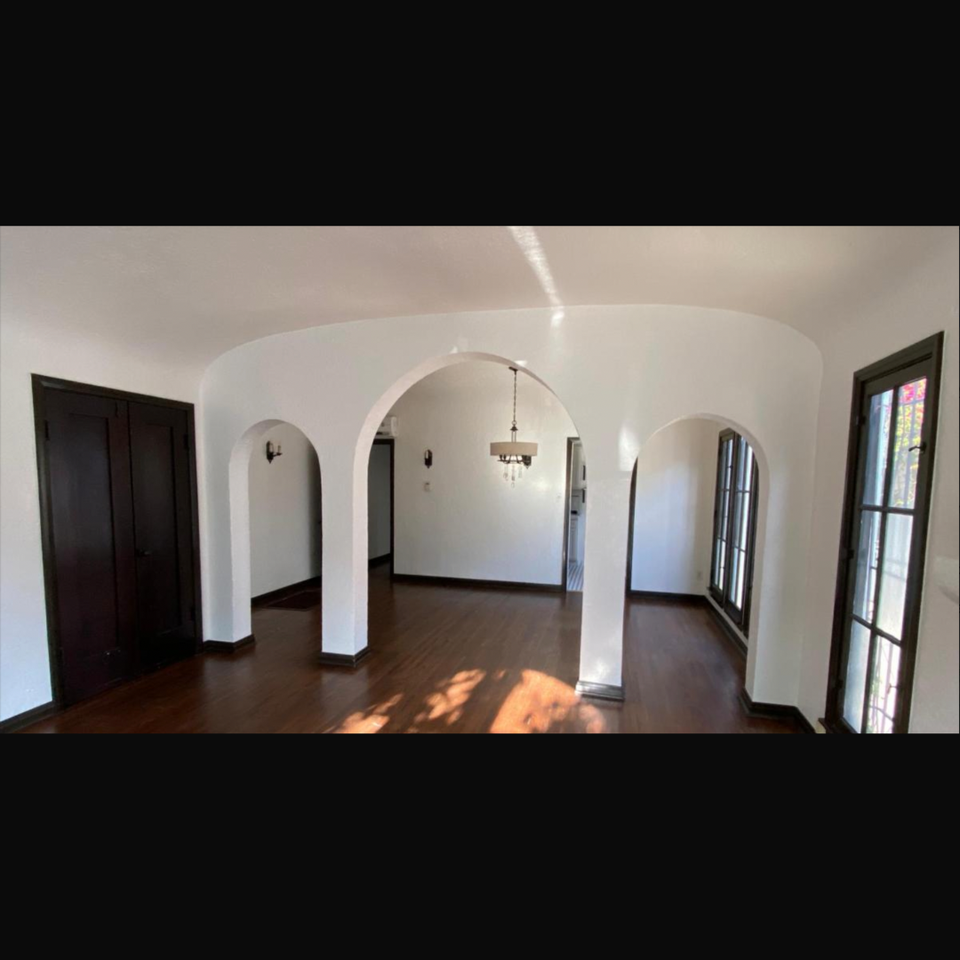 2570 N Beachwood Dr #2 - Photo 4 of 16