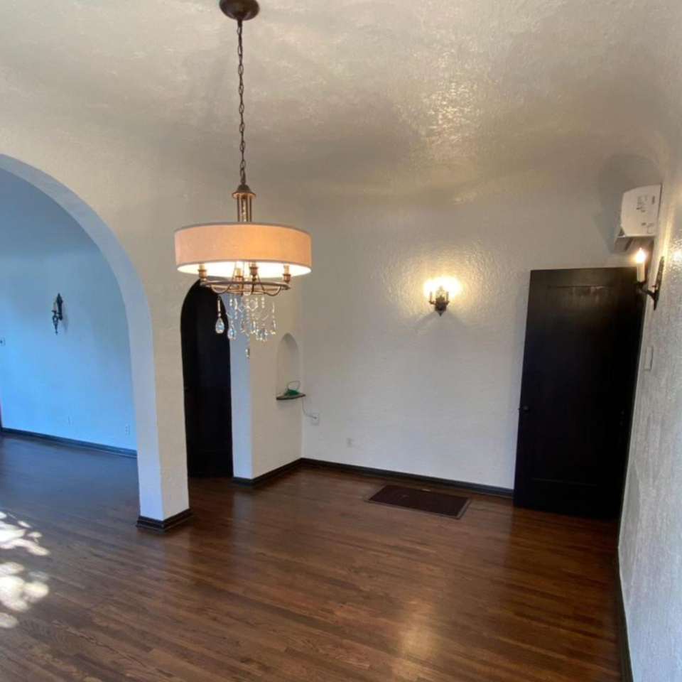 2570 N Beachwood Dr #2 - Photo 5 of 16