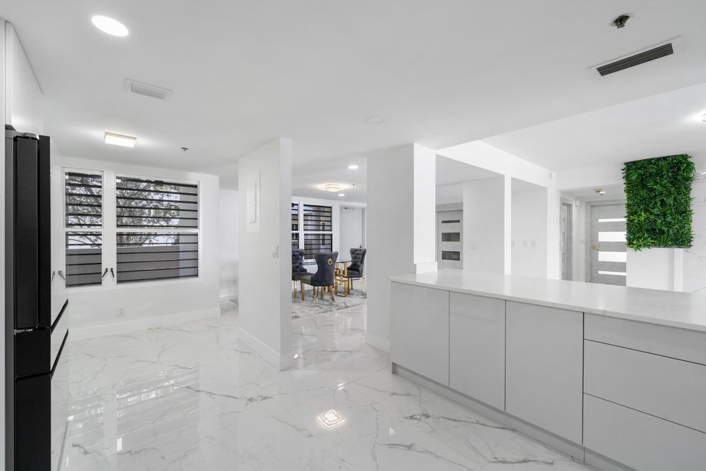 1255 N Gulfstream Ave #402 - Photo 2 of 34