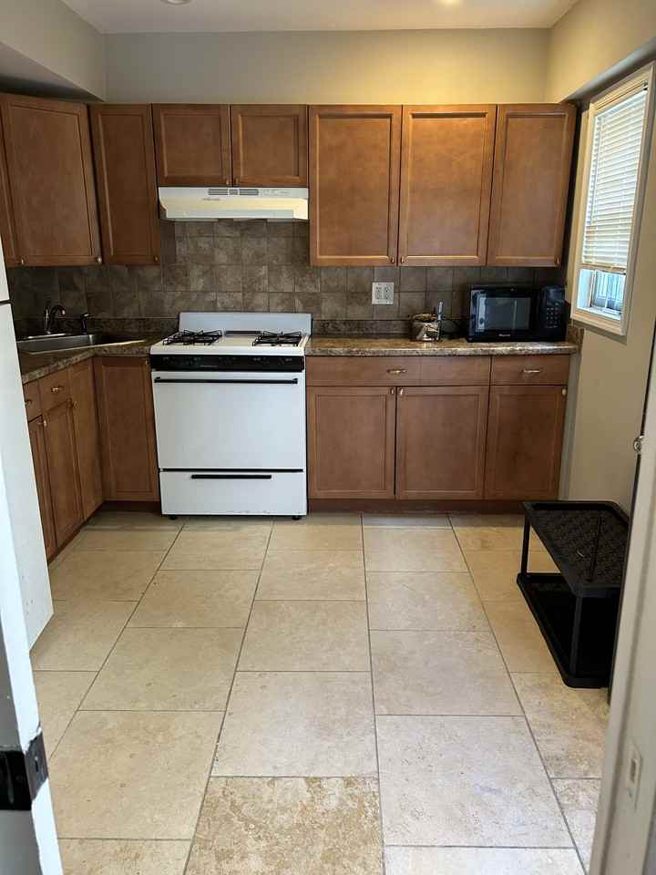 183 Merrill Ave #2 - Photo 2 of 7