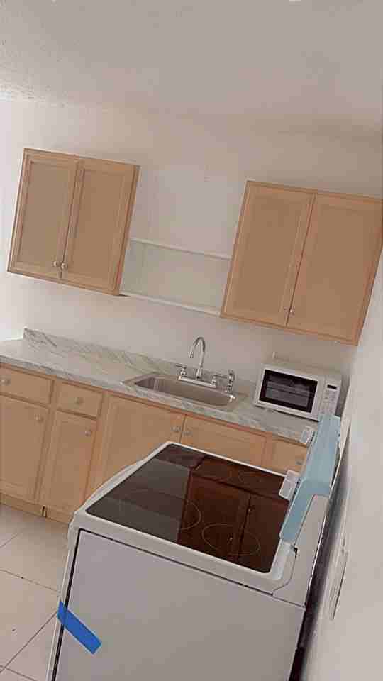 908 Nw 10th St #NA - Photo 6 of 9