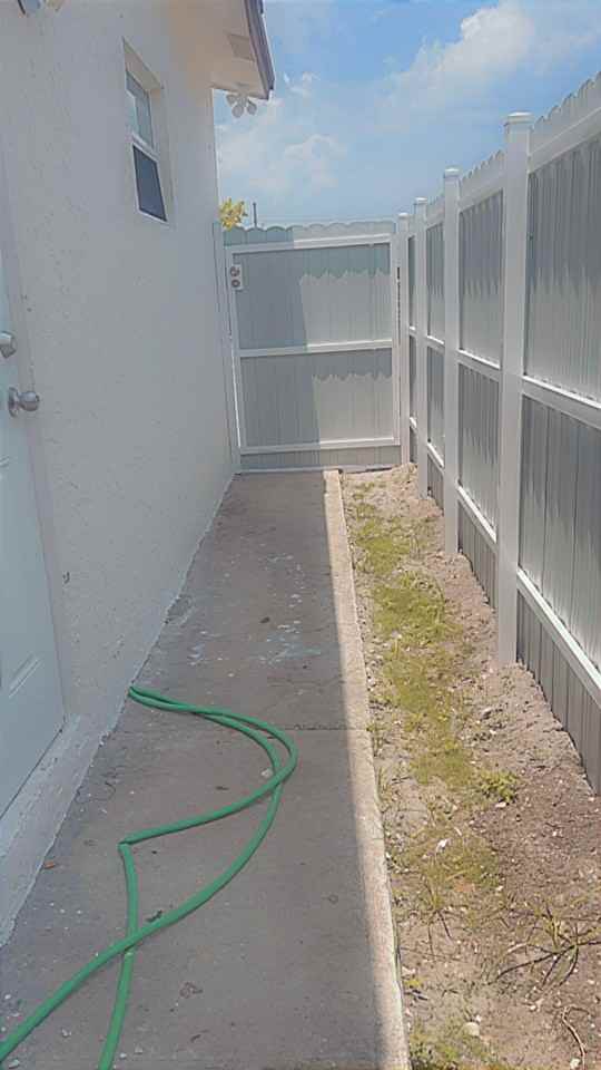 908 Nw 10th St #NA - Photo 7 of 9