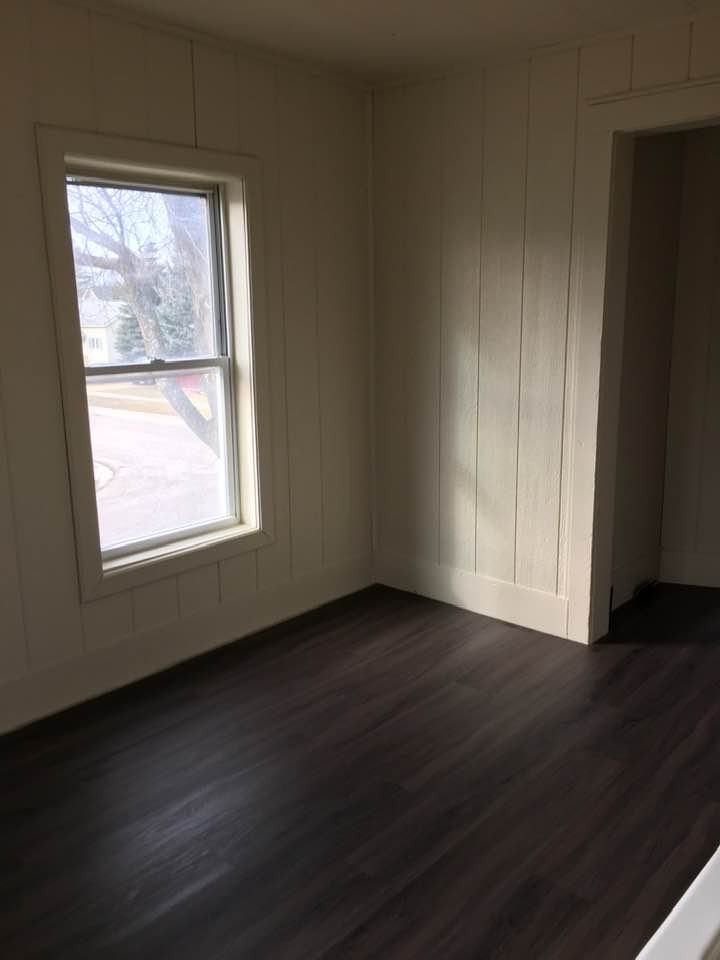 435 Tawas St - Photo 2 of 10