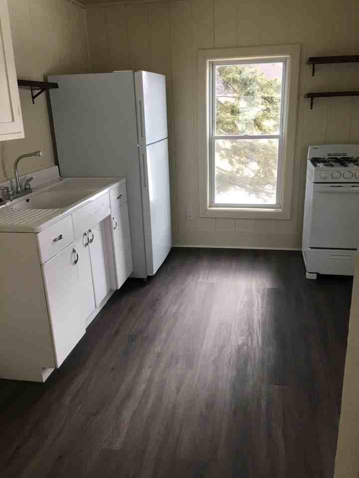 435 Tawas St - Photo 4 of 10