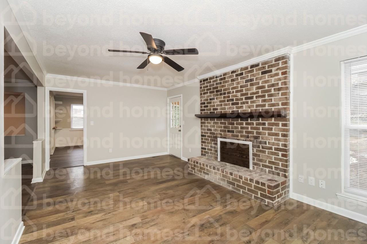 2811 Saint Johns Ln - Photo 3 of 22