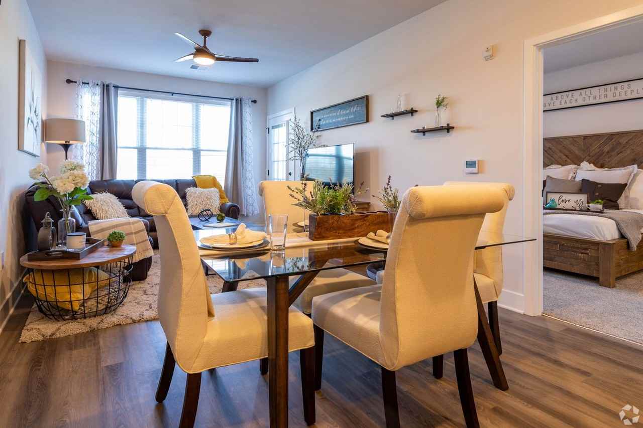 Bath View Apartments - Photo 5 of 39