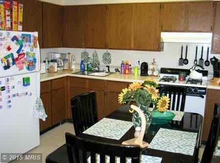 638 S Paca St - Photo 2 of 3