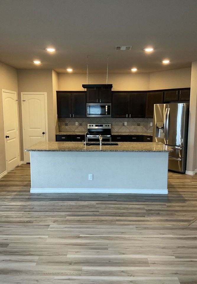 6811 Keechi Valley Dr - Photo 5 of 28