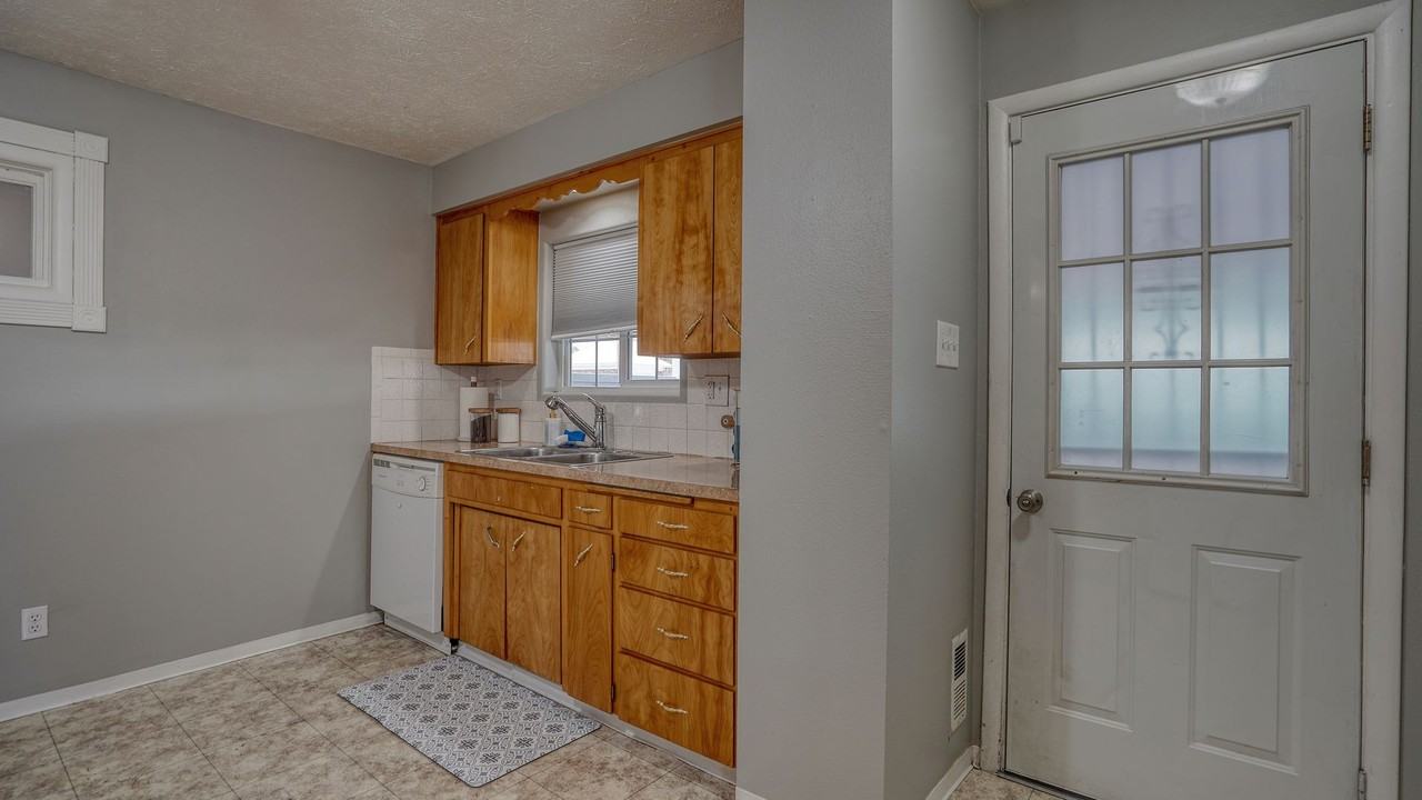 3928 N Post St - Photo 3 of 14