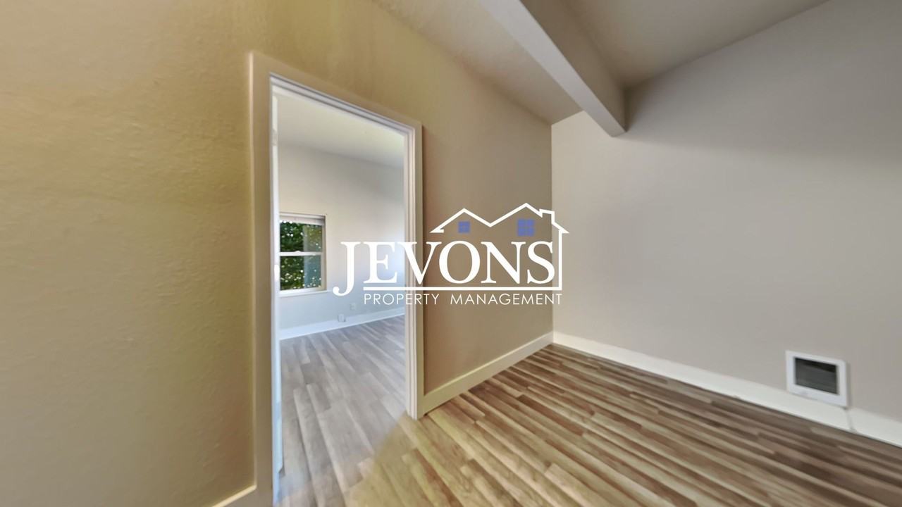 723 S Sprague Ave Tacoma, WA 98405 - Photo 5 of 21