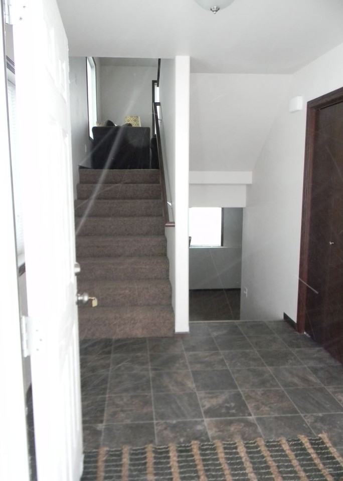 521 Foxtail Dr E - Photo 3 of 19