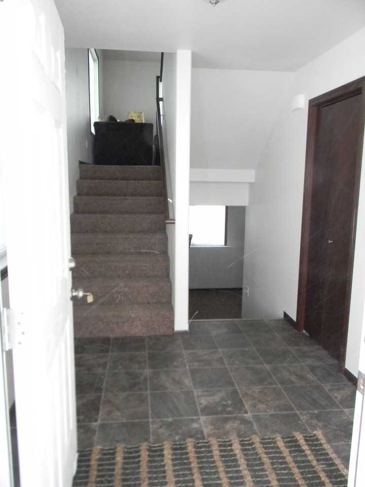 521 Foxtail Dr E - Photo 4 of 19
