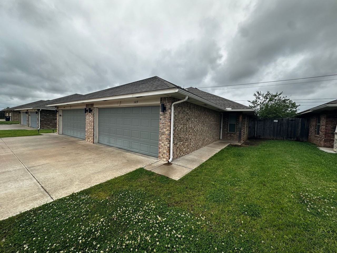 1419 Macalpine St - Photo 3 of 38