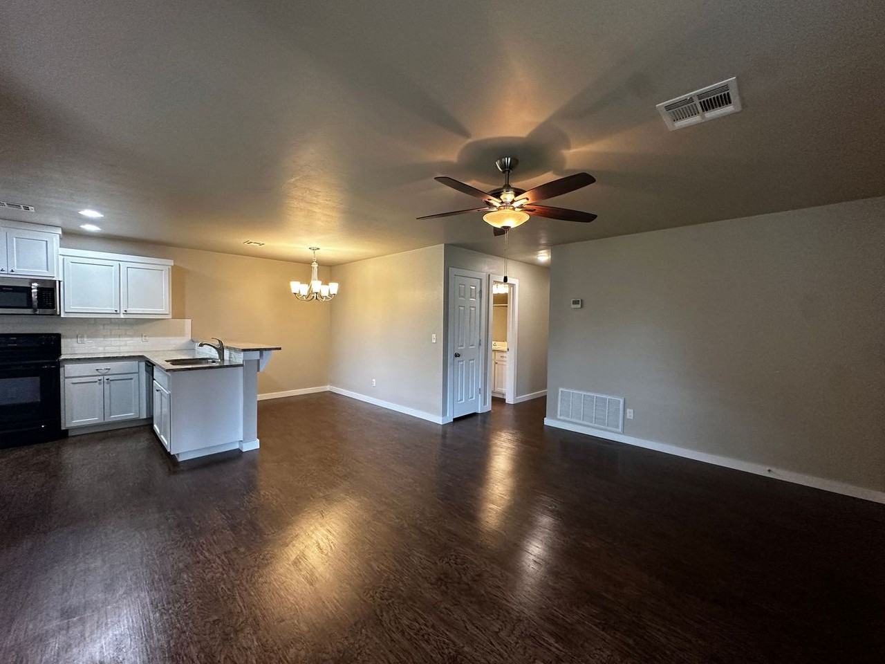 1419 Macalpine St - Photo 5 of 38