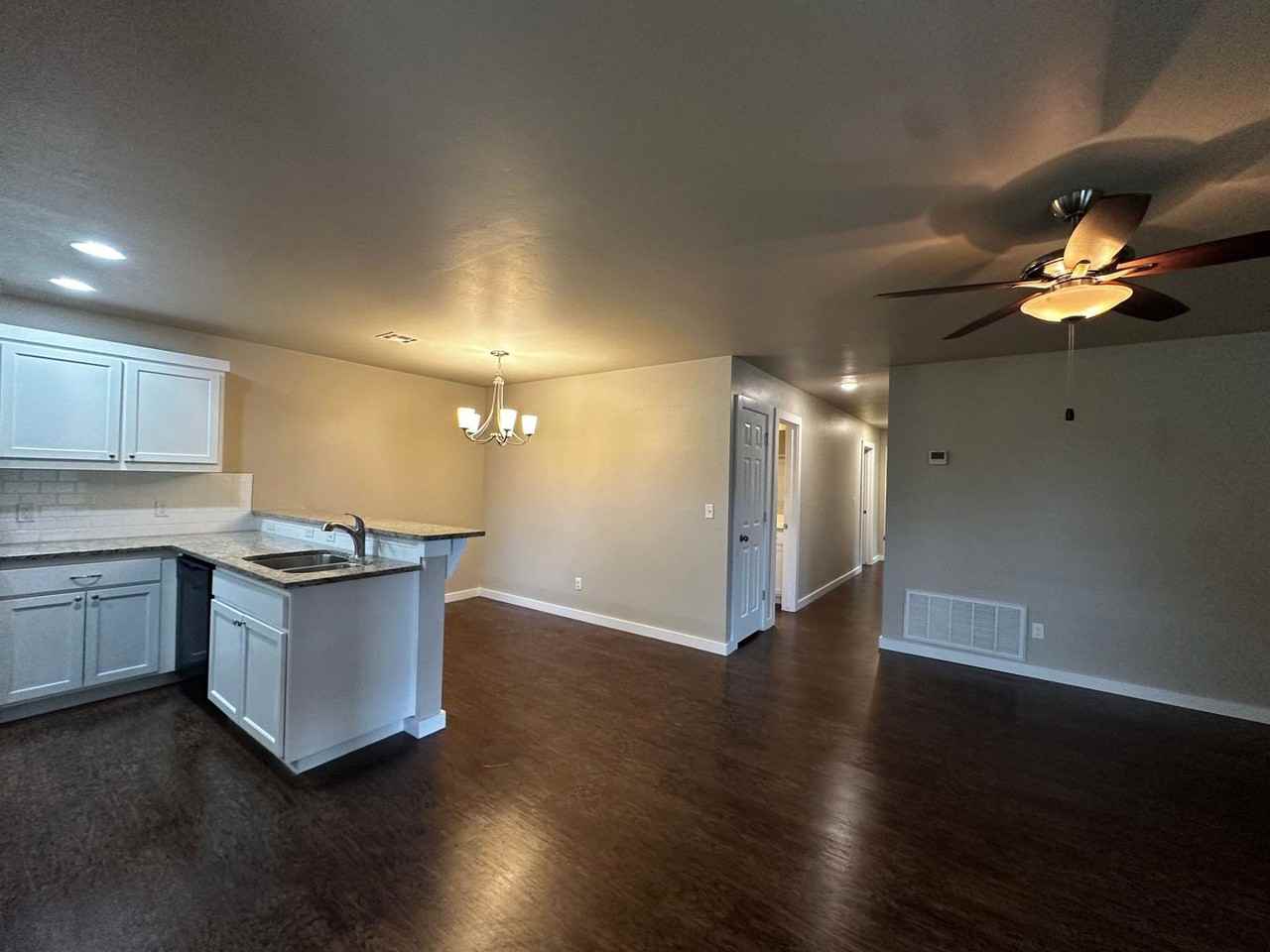 1419 Macalpine St - Photo 7 of 38