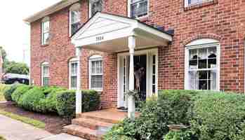 featured image of 1900 1900 & 1904 Canterbury Court