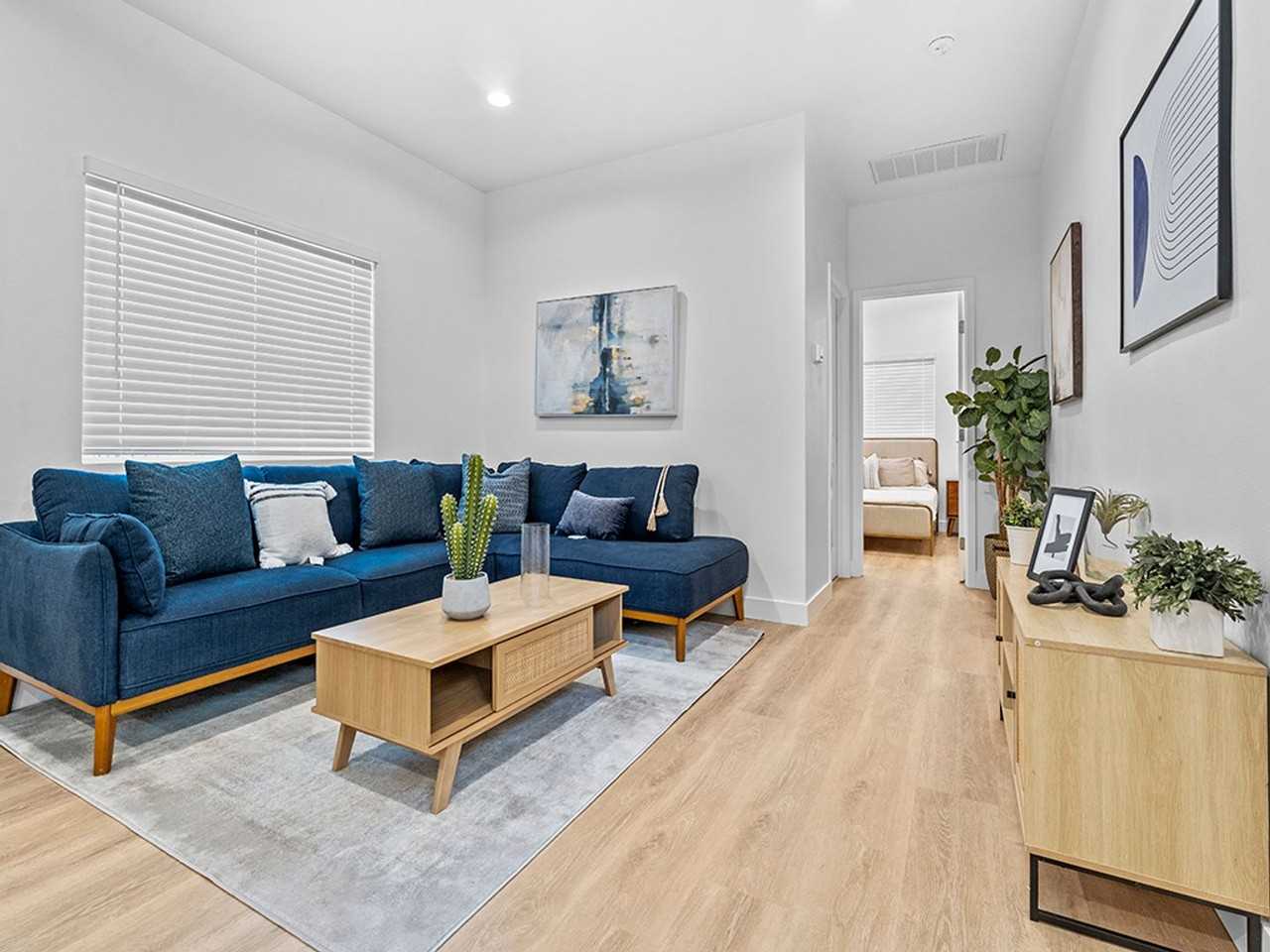 306 S Laurel St - Photo 3 of 13