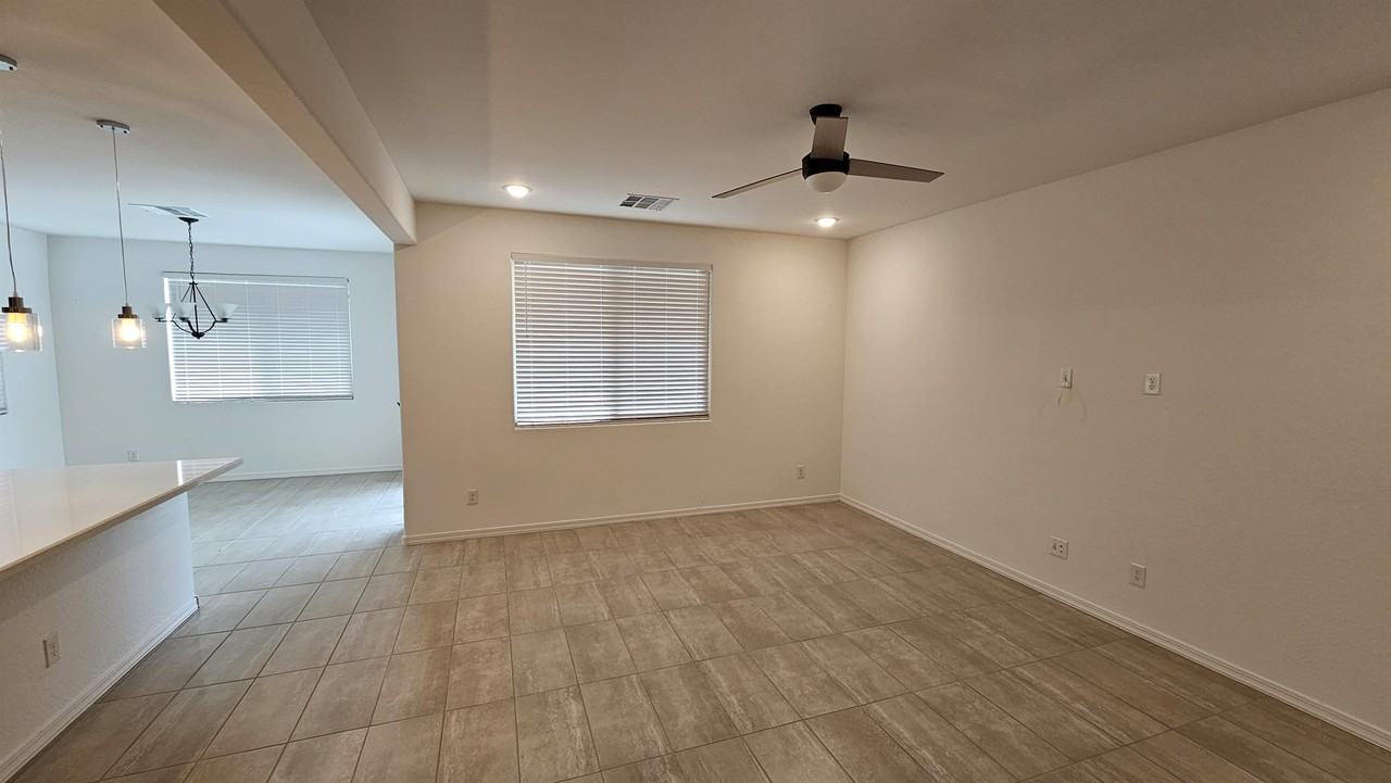 12757 W Parkway Ln #1 - Photo 5 of 9