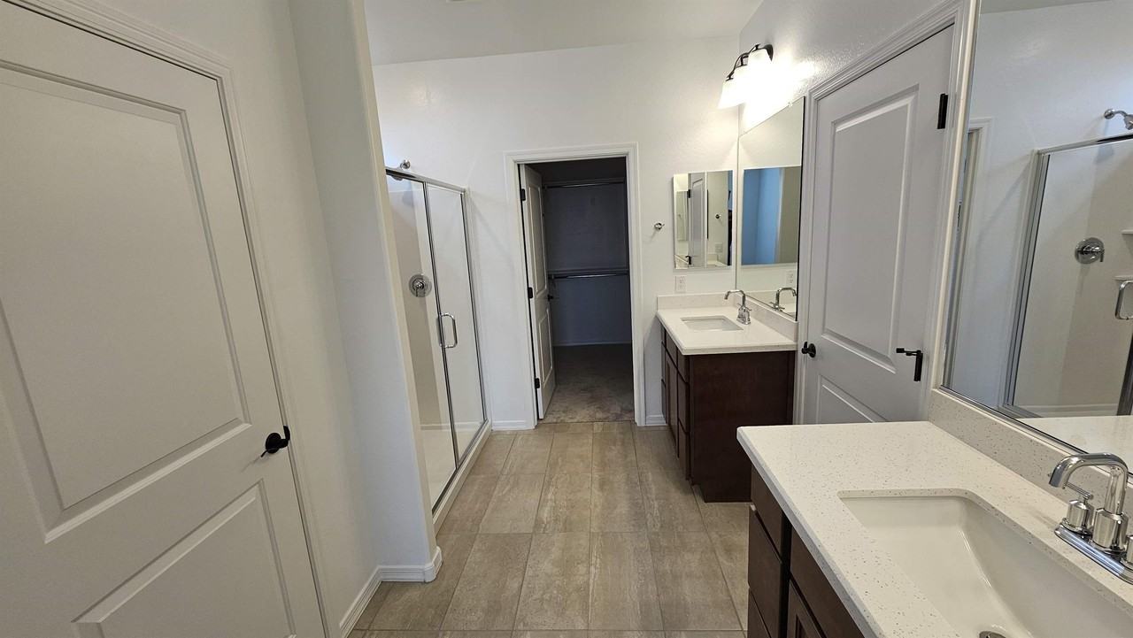 12757 W Parkway Ln #1 - Photo 6 of 9