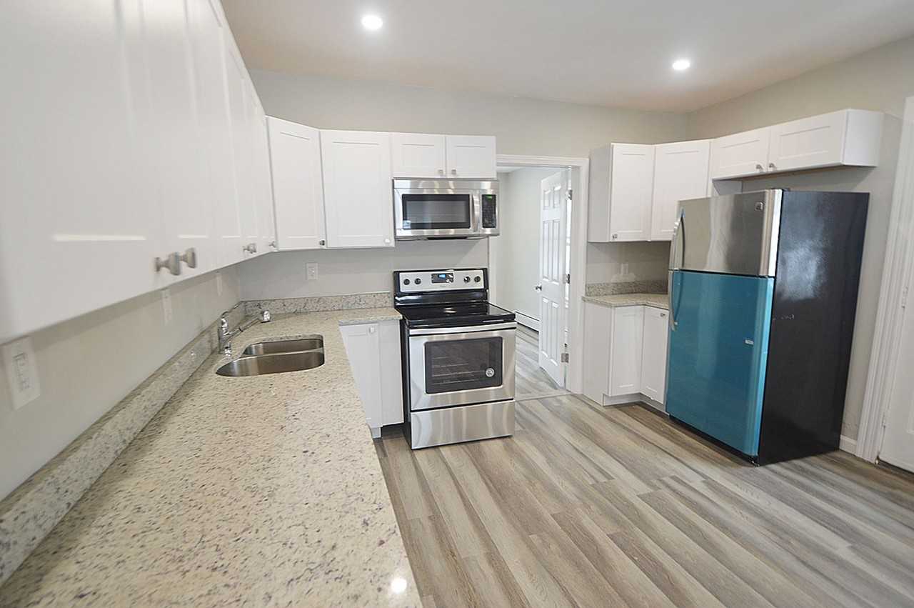 17 Whitney CT - Photo 2 of 50