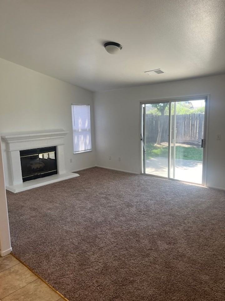 463 Milan Dr - Photo 2 of 11