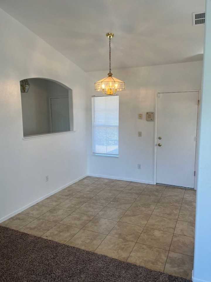463 Milan Dr - Photo 3 of 11