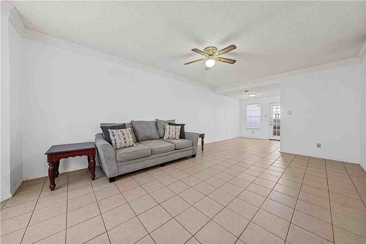 1307 Speight Ave - Photo 2 of 16