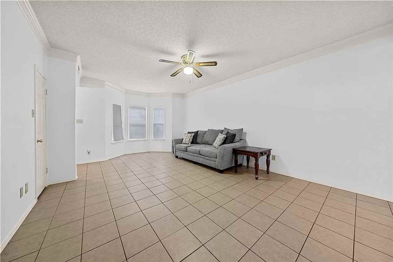 1307 Speight Ave - Photo 3 of 16