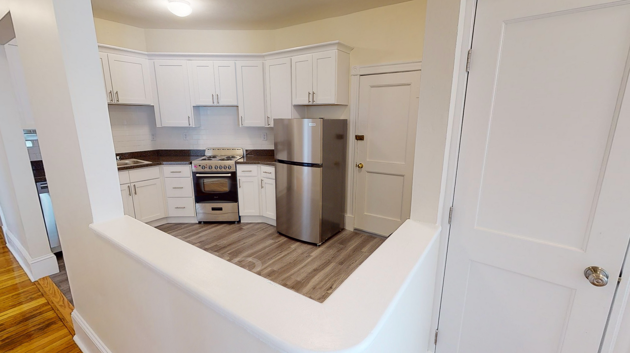 1595 Beacon St - Photo 4 of 26