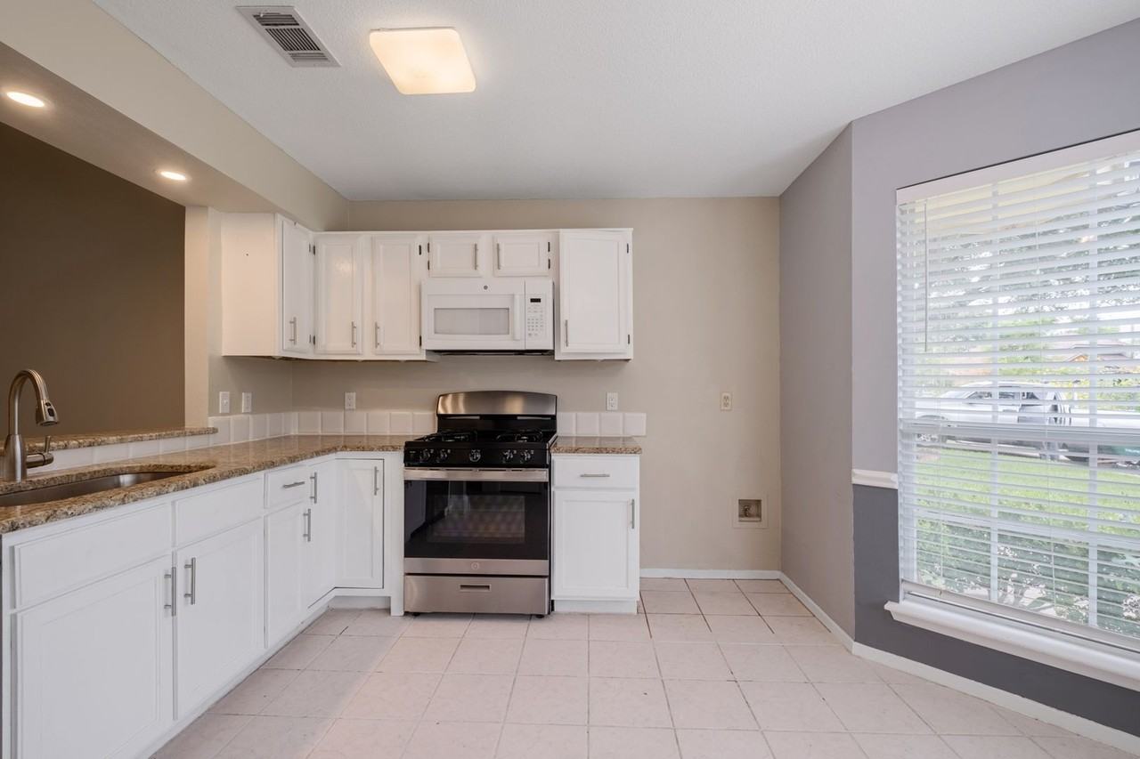 8900 Pocono Cv - Photo 6 of 23