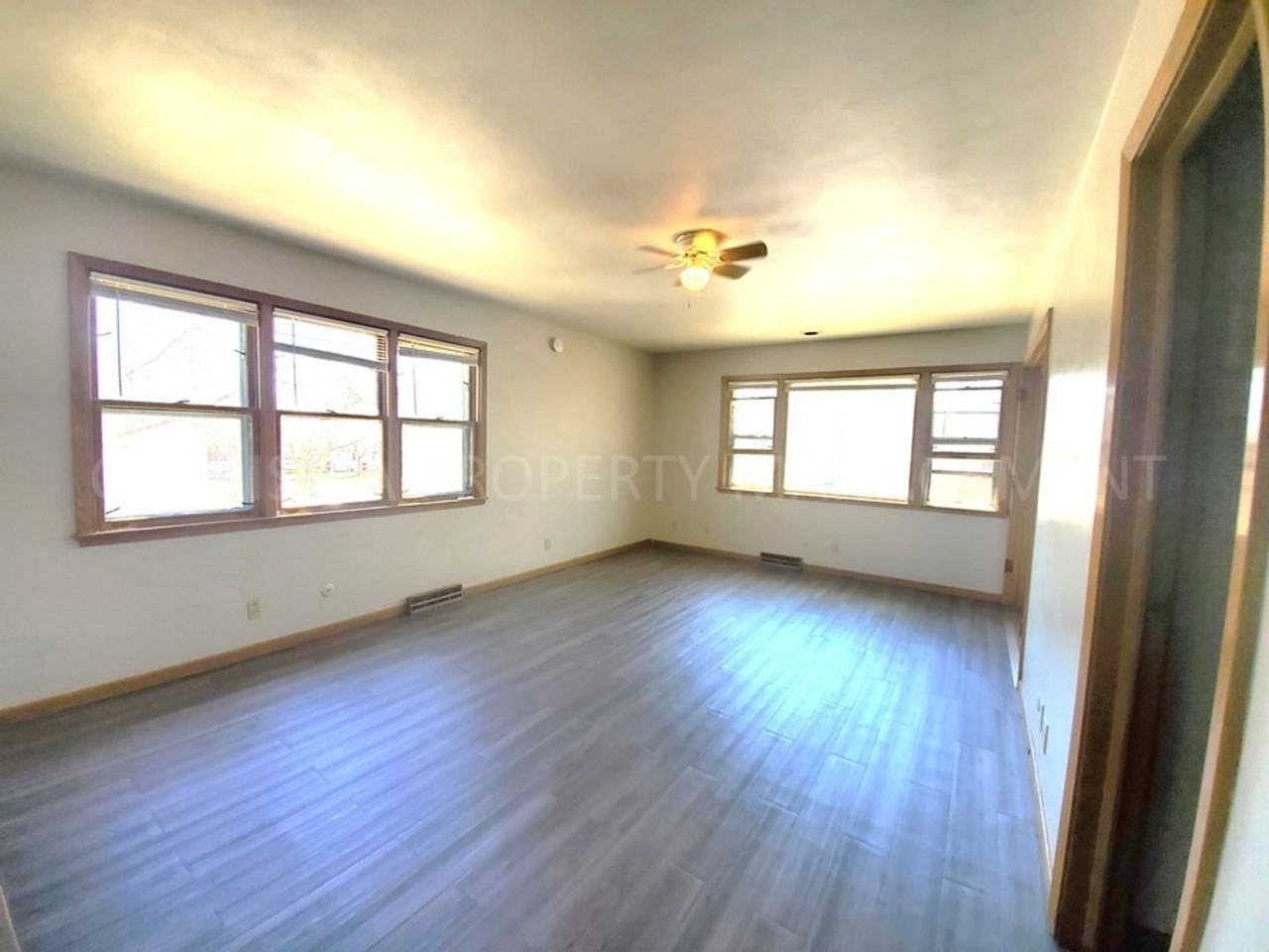 512 W 16th St - Photo 4 of 12