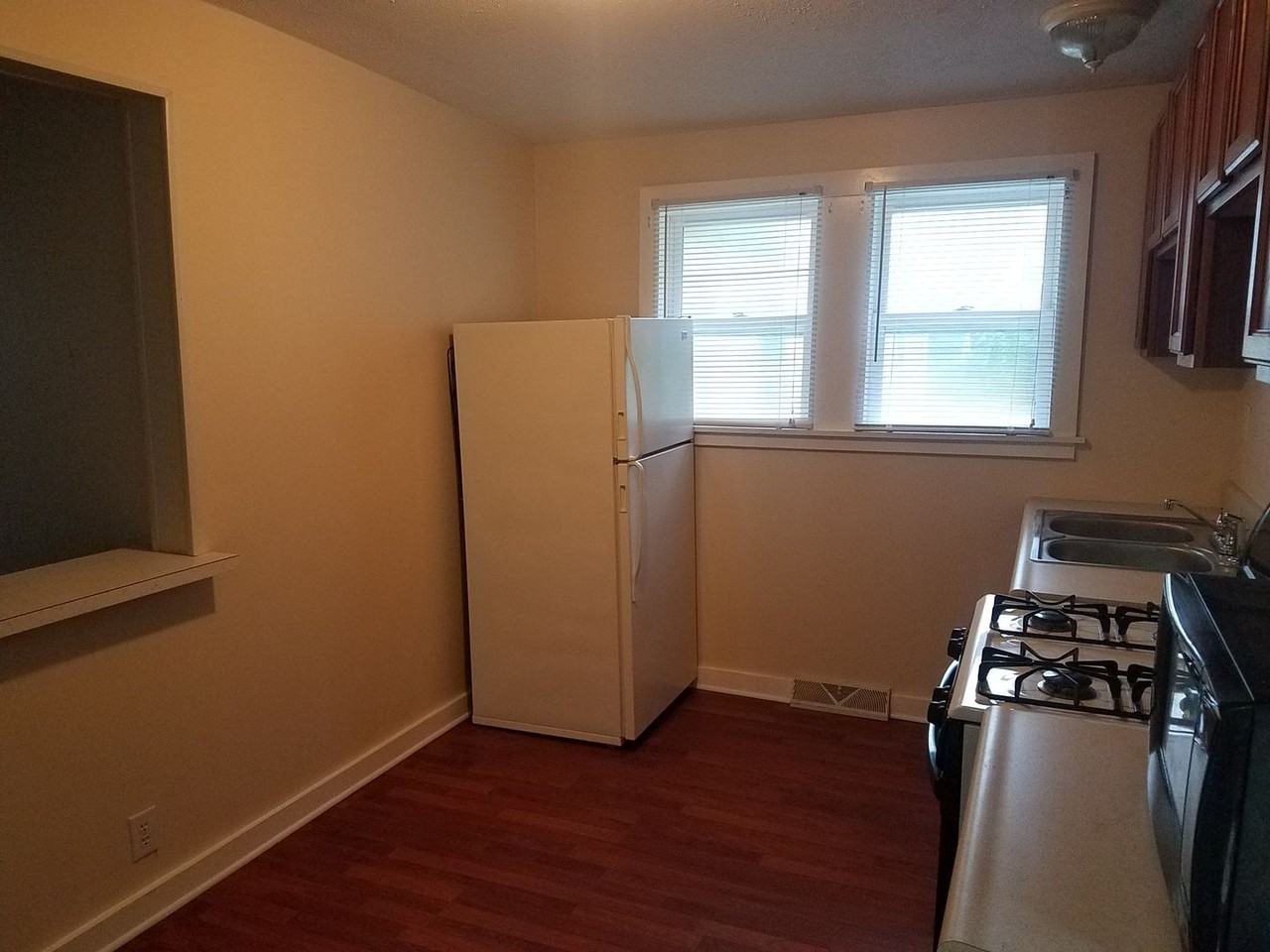 1109 Lawrence - Photo 2 of 11