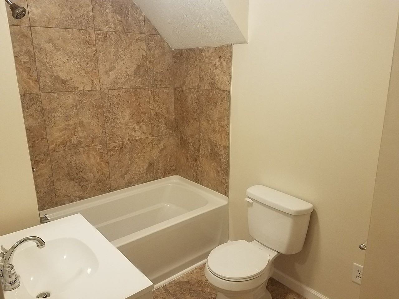 1109 Lawrence - Photo 3 of 11