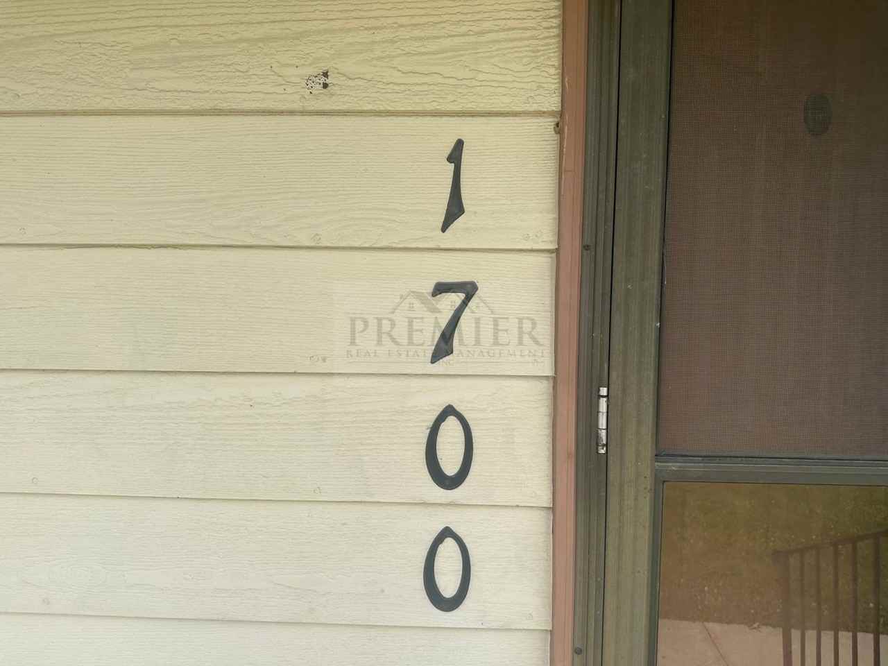 1700 S Swope Dr - Photo 2 of 17