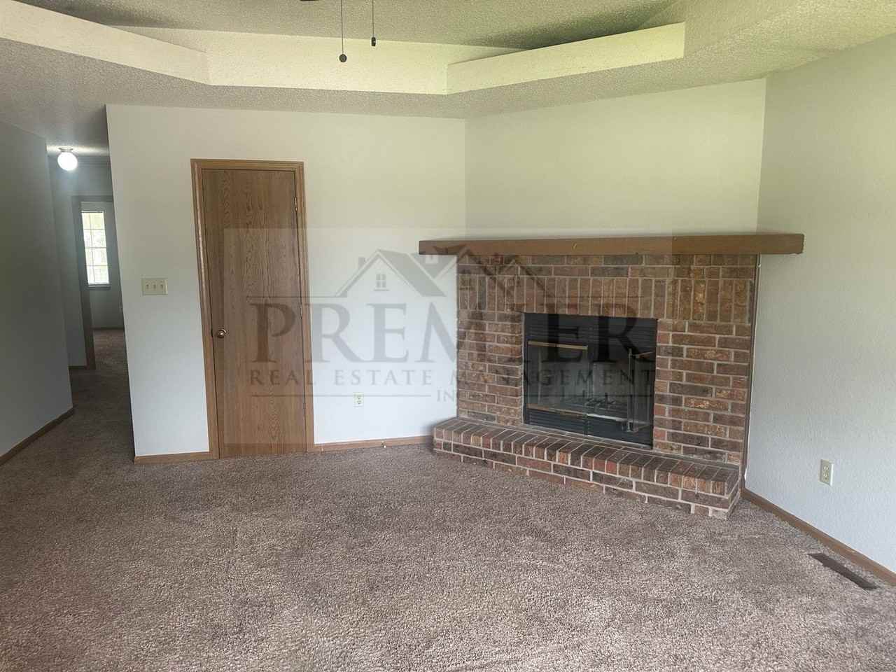 1700 S Swope Dr - Photo 3 of 17