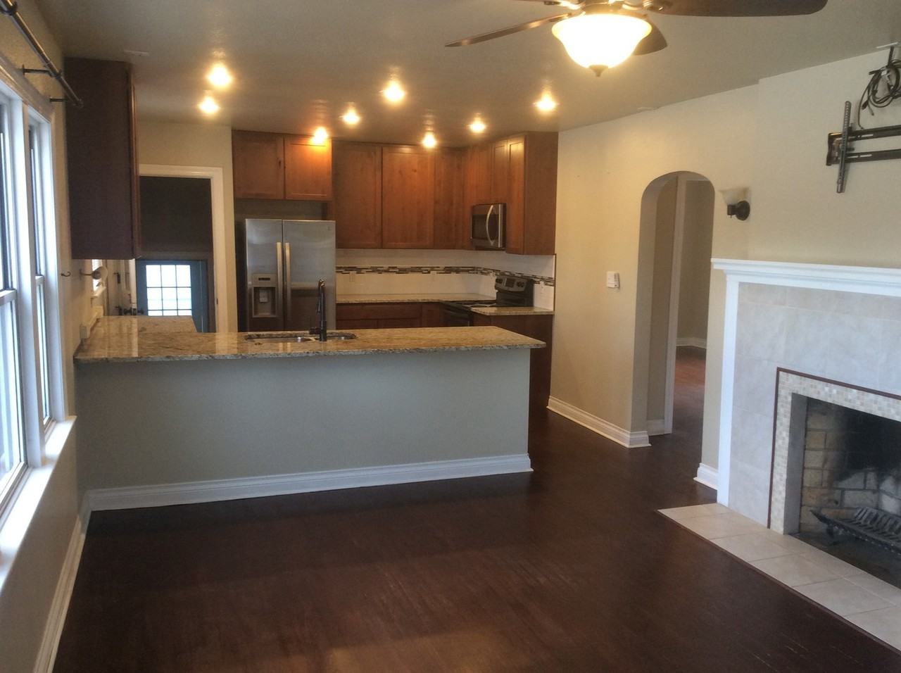 3133 Thomes Ave - Photo 3 of 10